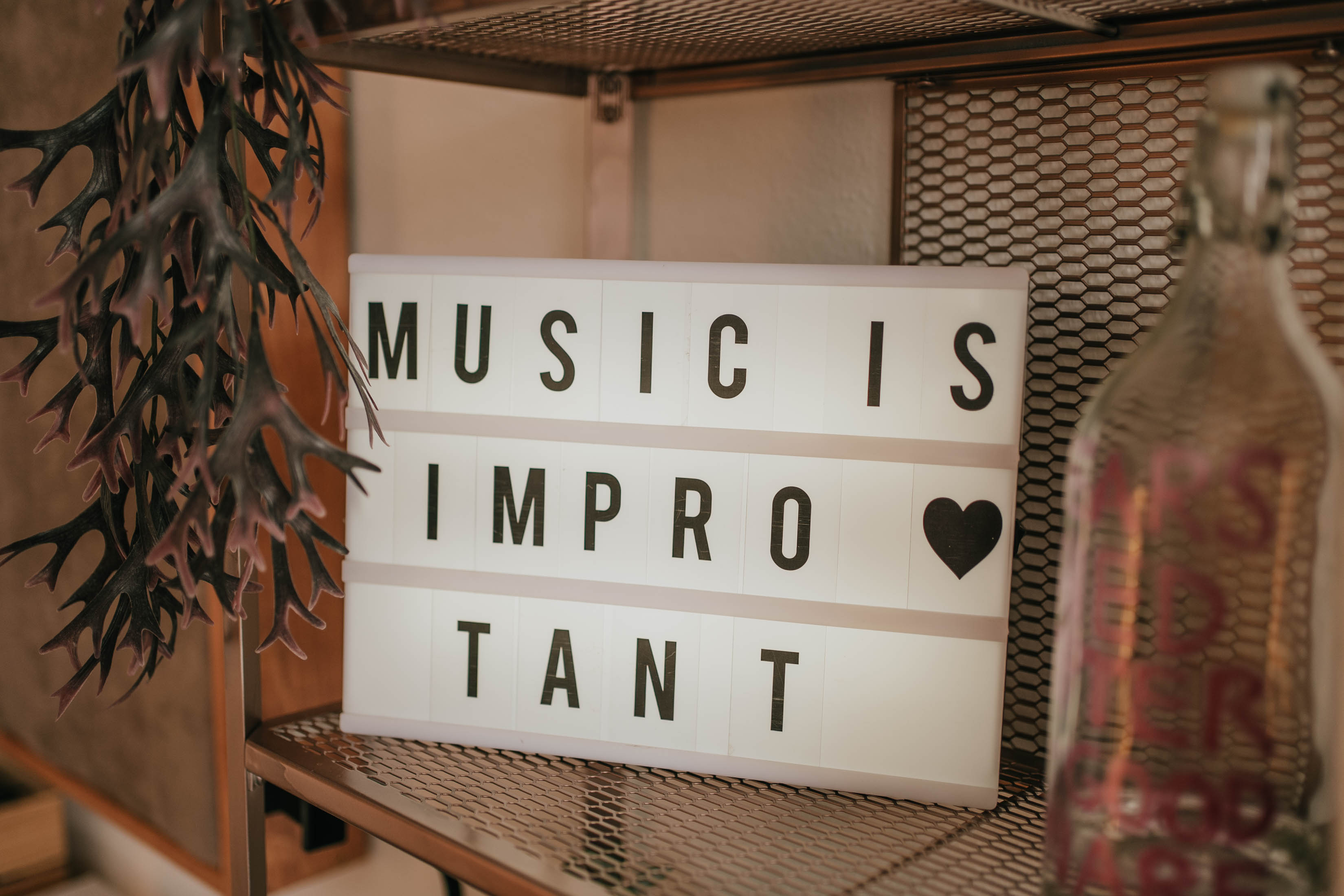 Music is improtant — fénydoboz az imPro polcán